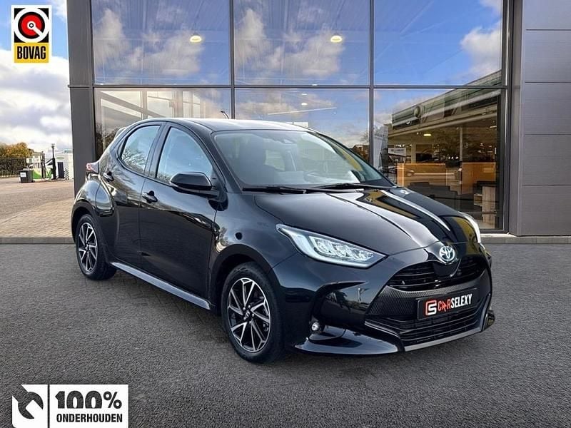 Zwart Gebruikt 2024 Toyota Yaris Hatchback | € 24.890 (Iets duurder) - Afbeelding 1/4