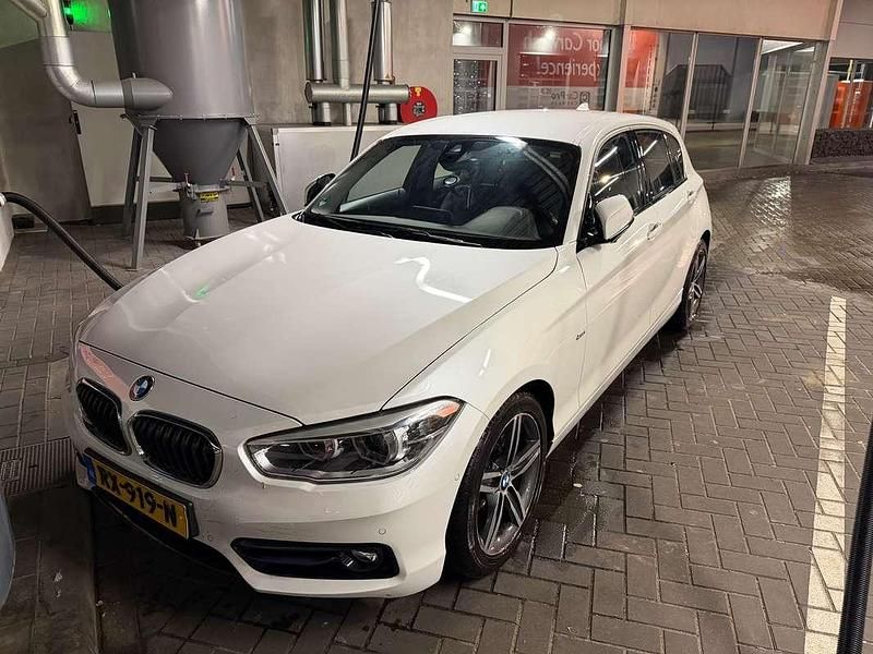 Wit Gebruikt 2018 BMW 116 Hatchback | € 10.500 (Super prijs) - Afbeelding 1/4