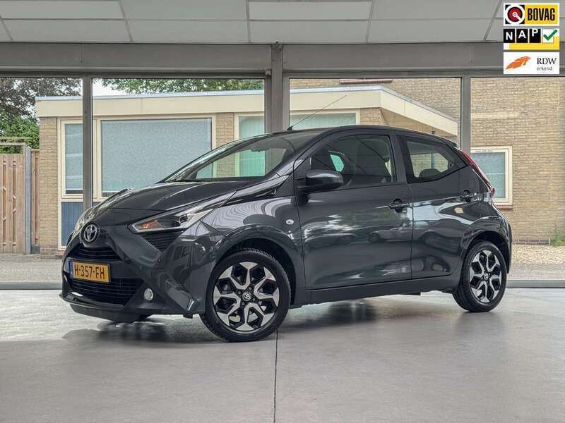 Grijs Gebruikt 2019 Toyota Aygo Hatchback | € 9.995 (Eerlijke prijs) - Afbeelding 1/4