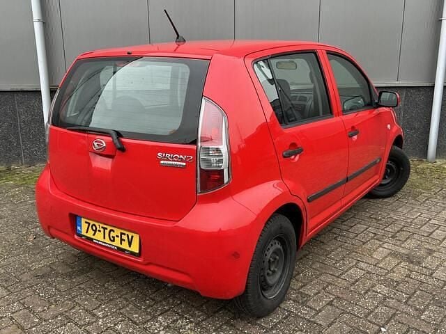 Occasion Daihatsu Sirion 69 PK (50 kW) 2006 Rood Hatchback