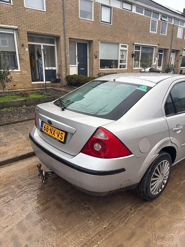 Occasion Ford Mondeo Trend 145 PK (106 kW) 2004 Zilver Hatchback