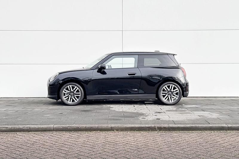 Nieuw Mini Cooper Classic 135 kW (184 PK) 2025 Midnight black ii Hatchback