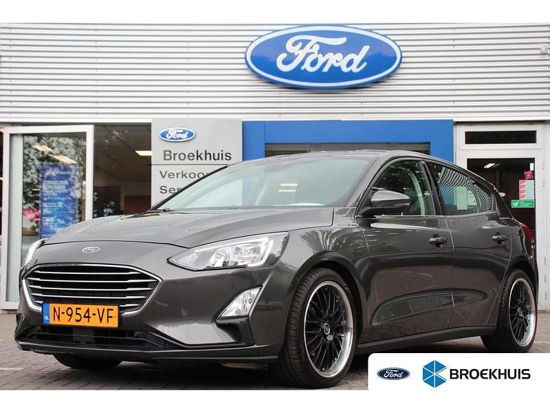 Grijs Gebruikt 2022 Ford Focus Business Edition Hatchback | € 15.400 (Super prijs) - Afbeelding 1/4