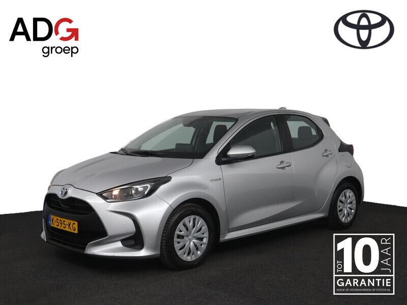 Grijs Gebruikt 2021 Toyota Yaris Hybrid Active Hatchback | € 19.950 (Eerlijke prijs) - Afbeelding 1/4