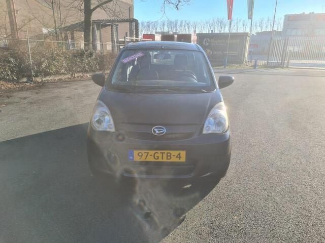 Occasion Daihatsu Cuore 69 PK (50 kW) 2008 Zwart, metallic lak Hatchback