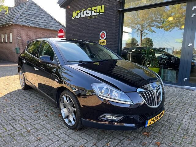 Bruin, metallic lak Gebruikt 2011 Lancia Delta Hatchback | € 7.950 (Duur) - Afbeelding 1/4
