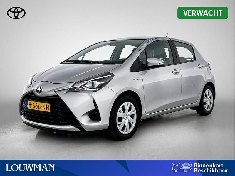 Grijs Occasion 2020 Toyota Yaris Hybrid Active Hatchback | € 17.950 (Goede deal) - Afbeelding 1/4