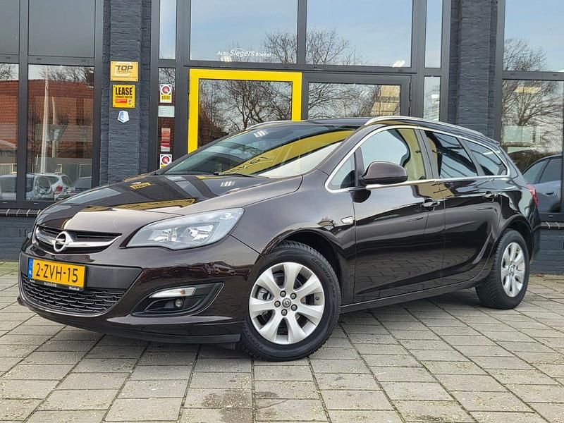 Bruin Occasion 2015 Opel Astra Sport Stationwagen | € 9.950 (Eerlijke prijs) - Afbeelding 1/4