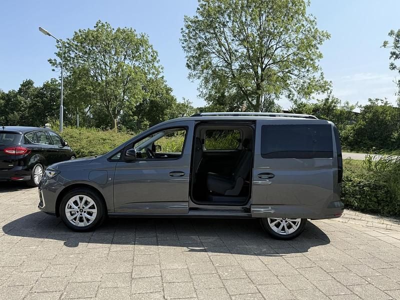 Nieuw Ford Tourneo Limited 150 PK (110 kW) 2025 Blauw MPV