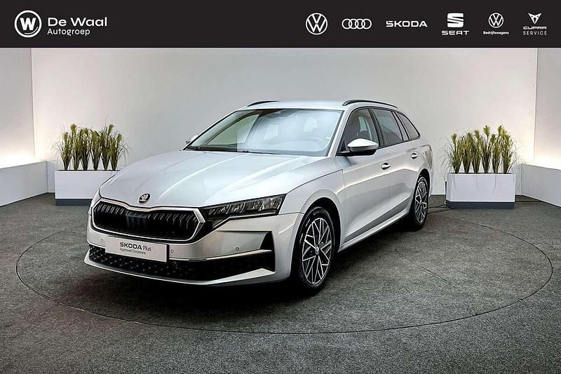 Brilliant silver metallic Occasion 2025 Skoda Octavia Business Line Stationwagen | € 32.890 (Goede deal) - Afbeelding 1/3