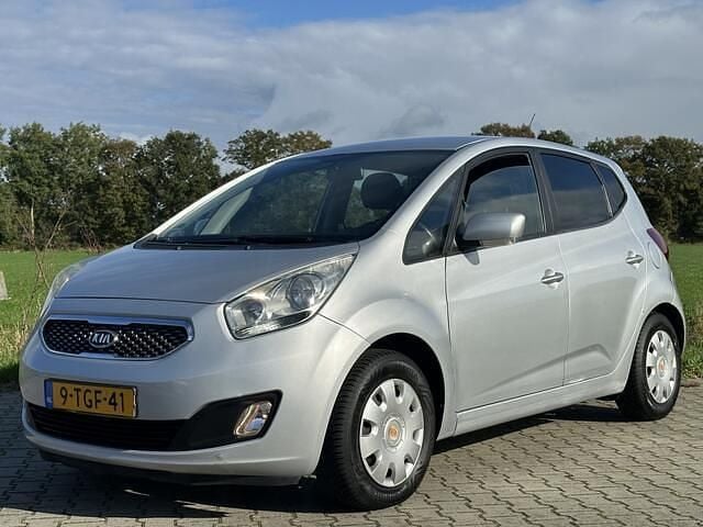 Grijs Gebruikt 2010 Kia Venga Hatchback | € 2.400 (Super prijs) - Afbeelding 1/4