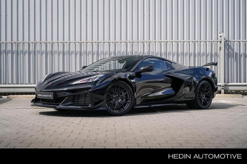 Zwart Nieuw 2025 Chevrolet Corvette Coupé | € 351.371 - Afbeelding 1/4