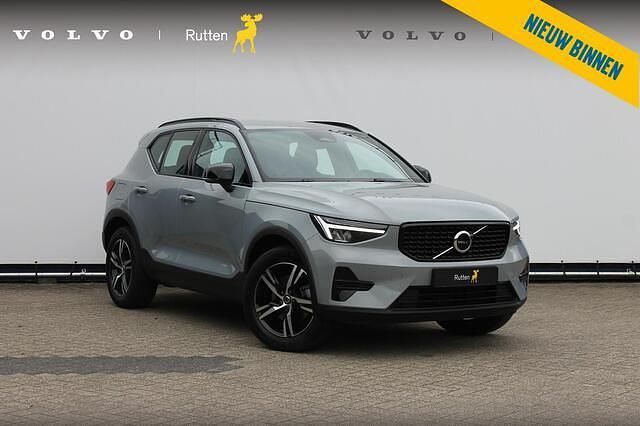 Grijs Gebruikt 2025 Volvo XC40 Plus SUV | € 46.840 (Eerlijke prijs) - Afbeelding 1/4