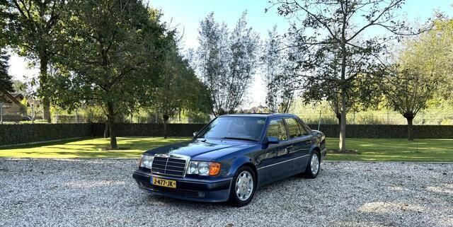 Blauw Gebruikt 1993 Mercedes E500 Sedan | € 67.500 - Afbeelding 1/4