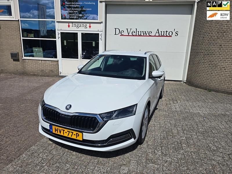 Wit Gebruikt 2022 Skoda Octavia Business Line Stationwagen | € 22.900 (Super prijs) - Afbeelding 1/4
