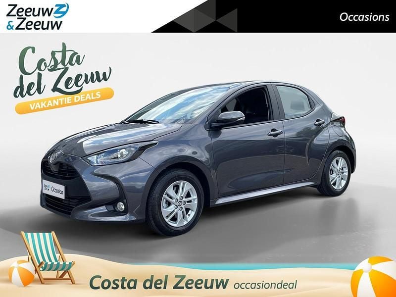 Grijs Gebruikt 2024 Toyota Yaris Hybrid Active Hatchback | € 22.950 (Eerlijke prijs) - Afbeelding 1/4