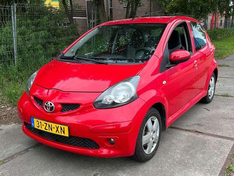 Rood Gebruikt 2008 Toyota Aygo Sport Hatchback | € 1.950 (Eerlijke prijs) - Afbeelding 1/4