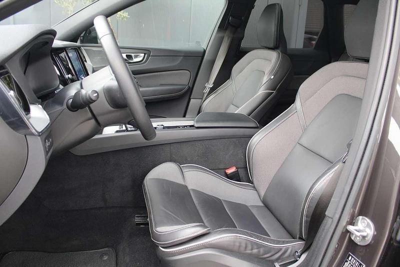 Occasion Volvo XC60 Plus 349 PK (256 kW) 2025 Grijs SUV