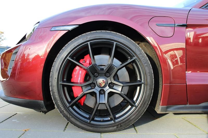 Occasion Porsche Taycan 2022 Rood Stationwagen