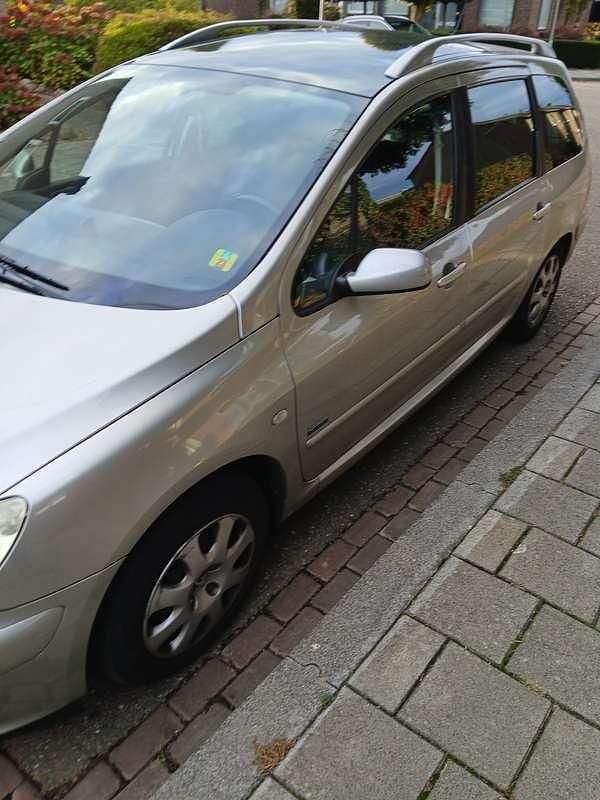 Zilver Gebruikt 2004 Peugeot 307 Stationwagen | € 450 (Eerlijke prijs) - Afbeelding 1/4