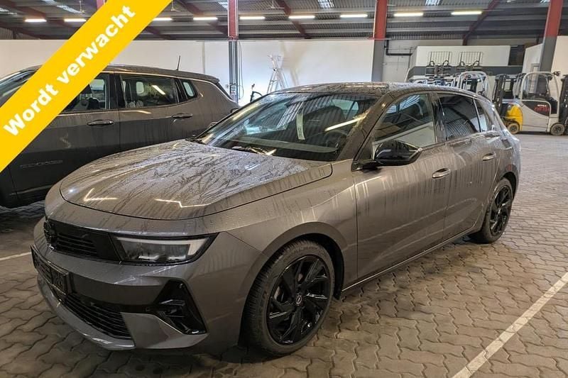 Grijs Occasion 2024 Opel Astra Hatchback | € 25.900 (Goede deal) - Afbeelding 1/4