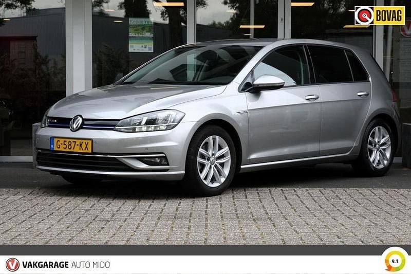 Grijs Gebruikt 2019 VW Golf VII Comfortline Hatchback | € 18.845 (Eerlijke prijs) - Afbeelding 1/4