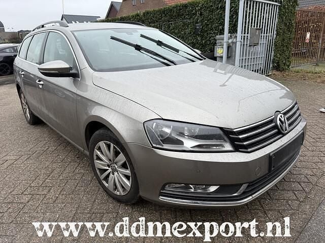 Bruin Occasion 2014 VW Passat Comfortline Stationwagen | € 3.750 (Goede deal) - Afbeelding 1/4