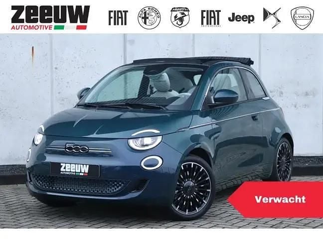 Blauw, metallic lak Gebruikt 2021 Fiat 500C La Prima Cabriolet | € 23.900 (Duur) - Afbeelding 1/4