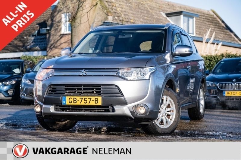 Grijs Gebruikt 2015 Mitsubishi Outlander P-HEV Edition SUV | € 13.444 (Goede deal) - Afbeelding 1/4