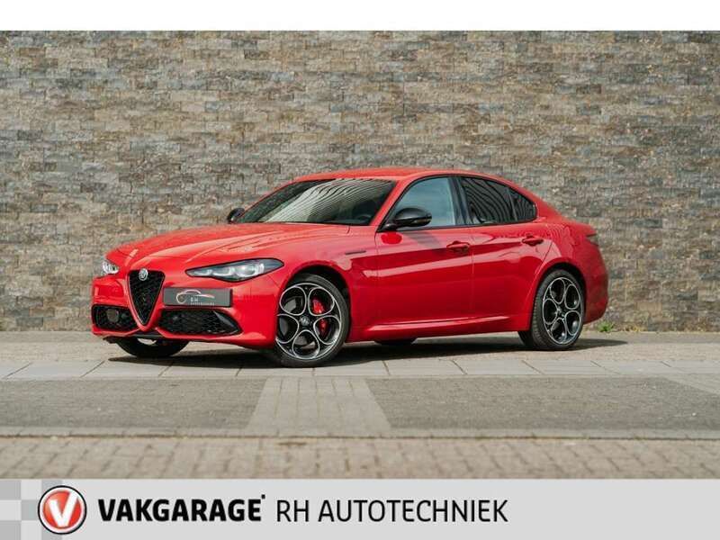 Rood Gebruikt 2023 Alfa Romeo Giulia Competizione Sedan | € 58.950 (Eerlijke prijs) - Afbeelding 1/4