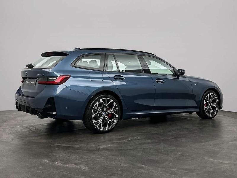 Blauw Nieuw 2025 BMW 330e M Sport Stationwagen | € 73.477 (Eerlijke prijs) - Afbeelding 1/4
