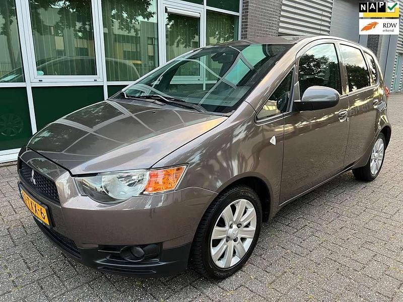 Bruin Gebruikt 2012 Mitsubishi Colt Edition Hatchback | € 4.650 (Eerlijke prijs) - Afbeelding 1/4