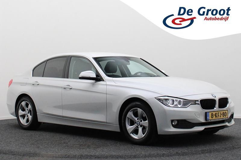 Wit Gebruikt 2013 BMW 320 Efficient Dynamics Sedan | € 11.950 (Eerlijke prijs) - Afbeelding 1/4