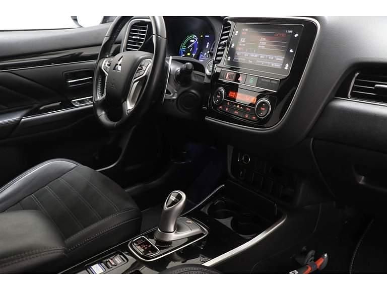 Occasion Mitsubishi Outlander P-HEV 135 PK (99 kW) 2019 Amethyst black p SUV