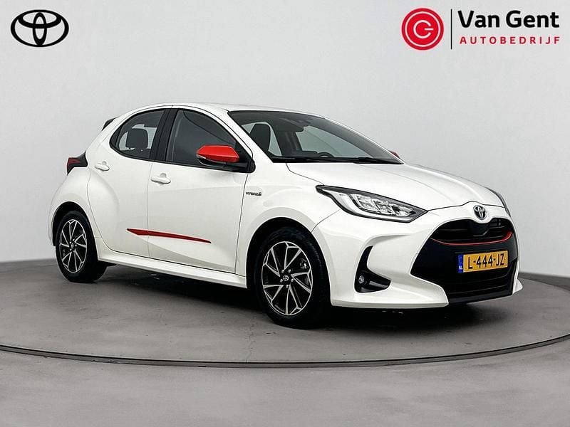 Wit Gebruikt 2021 Toyota Yaris Hybrid Hatchback | € 21.999 (Eerlijke prijs) - Afbeelding 1/4