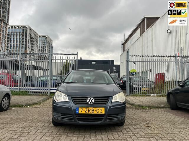 Grijs Gebruikt 2006 VW Polo Trendline Hatchback | € 1.750 (Duur) - Afbeelding 1/4