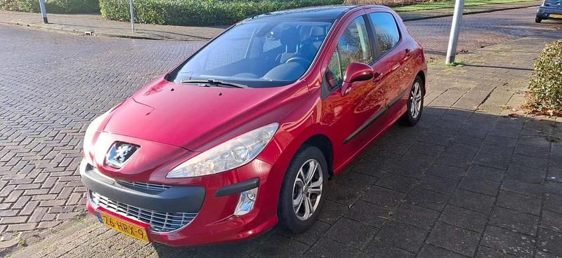 Rood Gebruikt 2009 Peugeot 308 Hatchback | € 1.500 (Goede deal) - Afbeelding 1/4