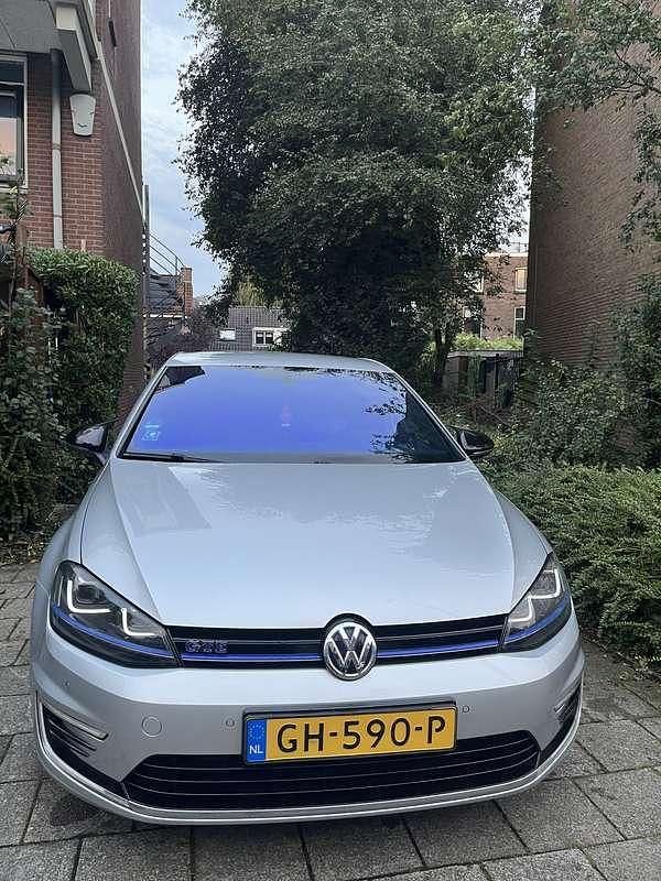 Grijs Gebruikt 2015 VW Golf VII GTE Stationwagen | € 12.000 (Eerlijke prijs) - Afbeelding 1/4