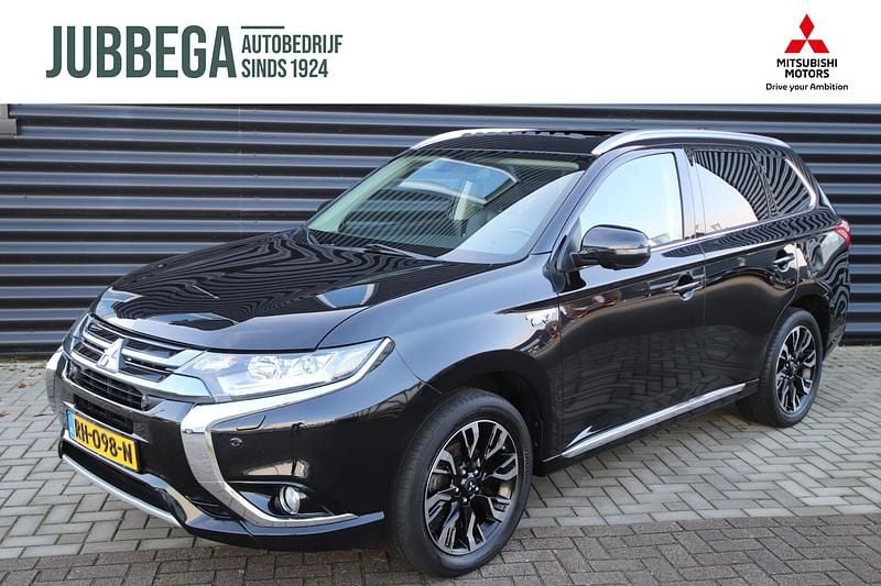 Zwart Gebruikt 2015 Mitsubishi Outlander P-HEV Instyle SUV | € 16.490 (Duur) - Afbeelding 1/4