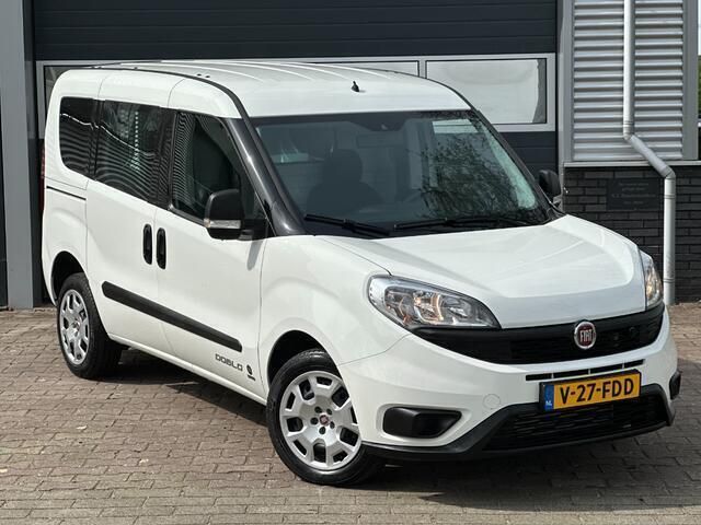 Wit Gebruikt 2018 Fiat Doblò MPV | € 11.250 - Afbeelding 1/4