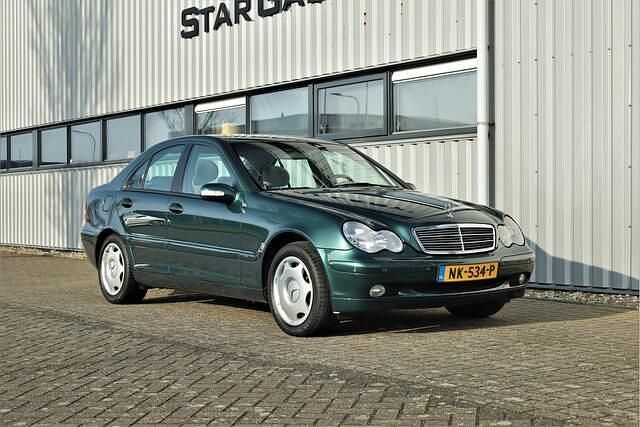 Groen Occasion 2001 Mercedes C240 Classic Sedan | € 8.950 - Afbeelding 1/4
