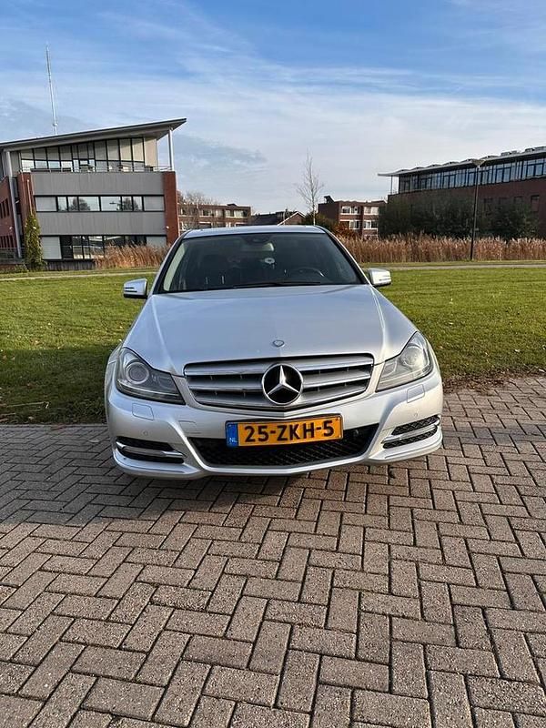 Grijs Gebruikt 2011 Mercedes C250 Avantgarde Sedan | € 9.950 (Eerlijke prijs) - Afbeelding 1/4