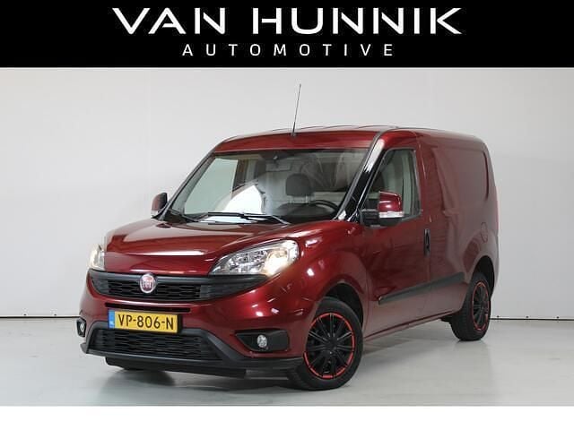 Rood Gebruikt 2015 Fiat Doblò MPV | € 6.450 (Eerlijke prijs) - Afbeelding 1/4