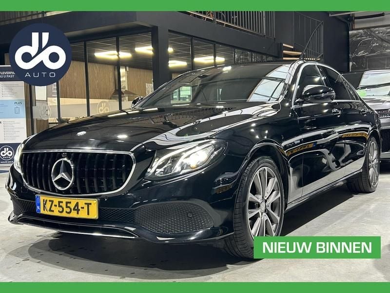 Zwart Occasion 2016 Mercedes E350 Prestige Sedan | € 18.934 (Super prijs) - Afbeelding 1/4