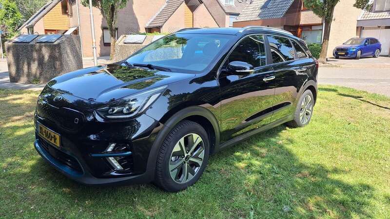 Zwart Gebruikt 2019 Kia e-Niro SUV | € 19.750 (Goede deal) - Afbeelding 1/4