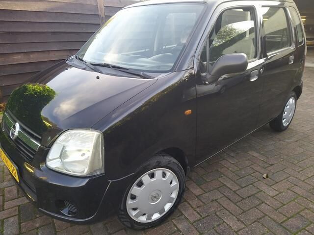 Zwart Gebruikt 2003 Opel Agila Essentia Hatchback | € 999 (Iets duurder) - Afbeelding 1/4