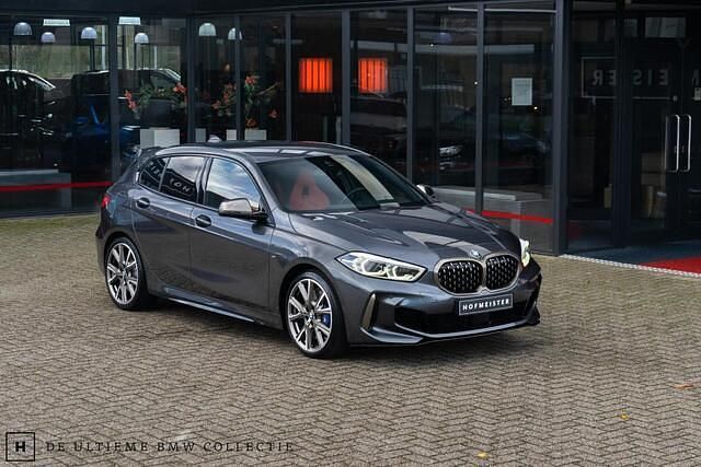 Grijs Gebruikt 2020 BMW M135 Executive Hatchback | € 33.950 (Super prijs) - Afbeelding 1/4