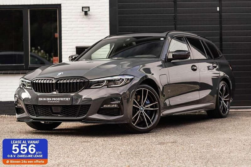 Groen Gebruikt 2022 BMW 330e Executive Stationwagen | € 41.950 (Iets duurder) - Afbeelding 1/4