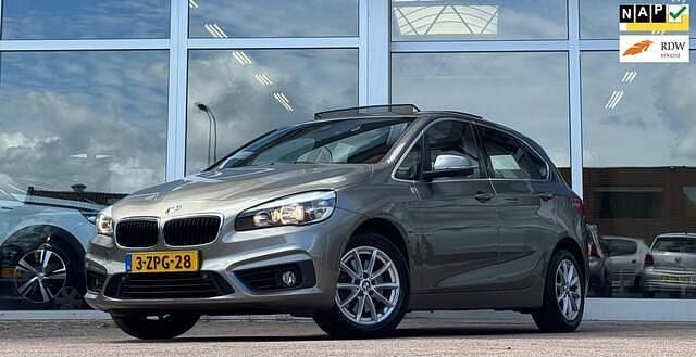 Grijs Gebruikt 2015 BMW 218 Executive Stationwagen | € 11.944 (Eerlijke prijs) - Afbeelding 1/3
