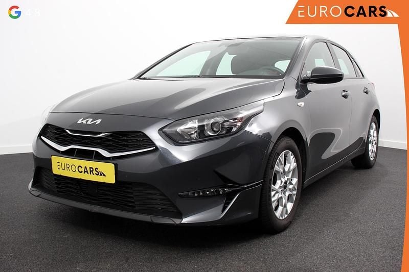 Grijs Gebruikt 2023 Kia Ceed Comfort Hatchback | € 18.690 (Eerlijke prijs) - Afbeelding 1/4